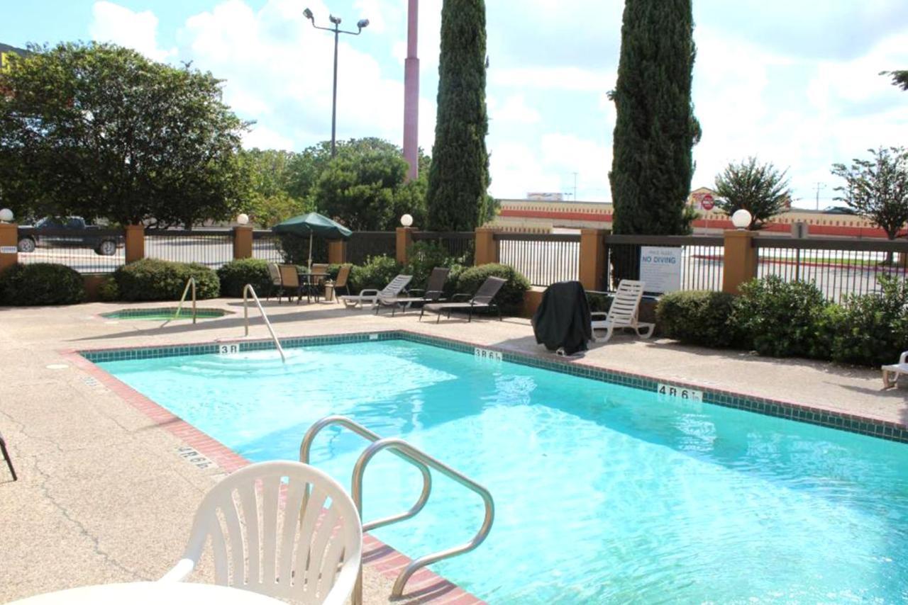 Coratel Inn & Suites By Jasper New Braunfels Ih-35 Ext 189 Exterior photo