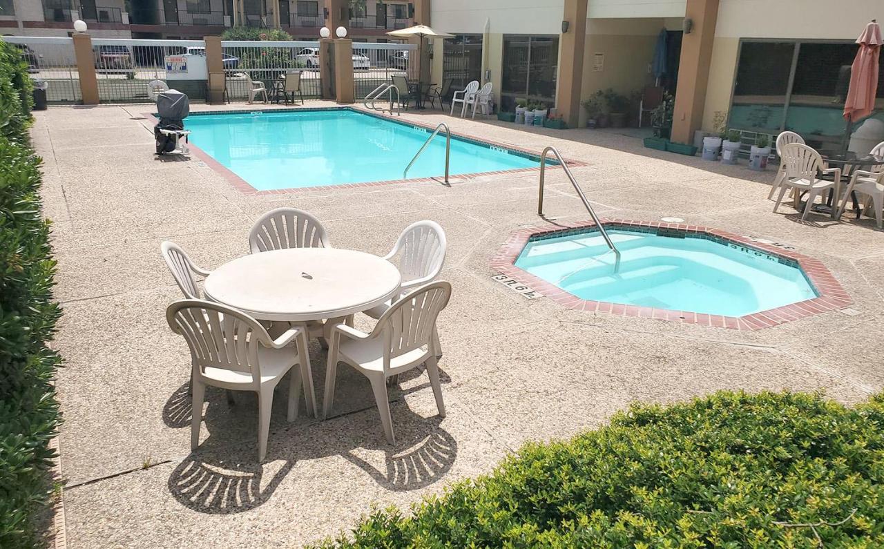 Coratel Inn & Suites By Jasper New Braunfels Ih-35 Ext 189 Exterior photo