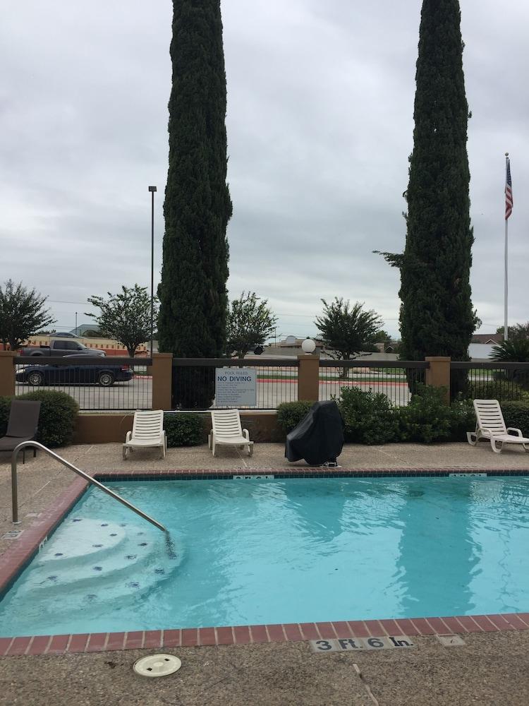 Coratel Inn & Suites By Jasper New Braunfels Ih-35 Ext 189 Exterior photo