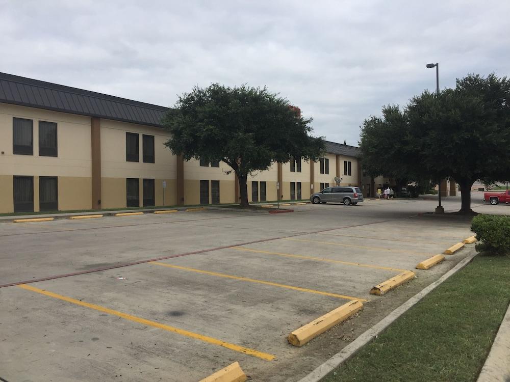 Coratel Inn & Suites By Jasper New Braunfels Ih-35 Ext 189 Exterior photo